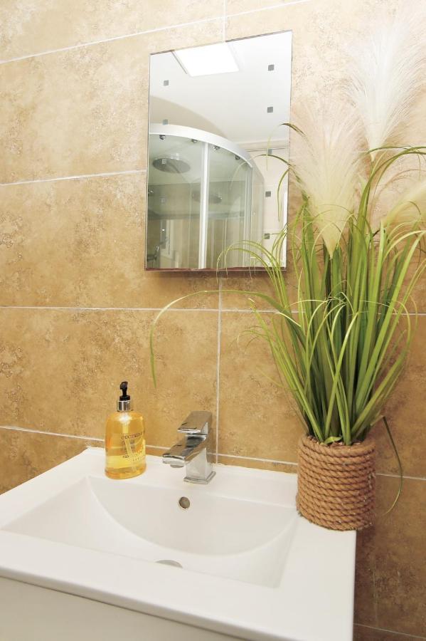 Edgware Hub Otel Londra Dış mekan fotoğraf